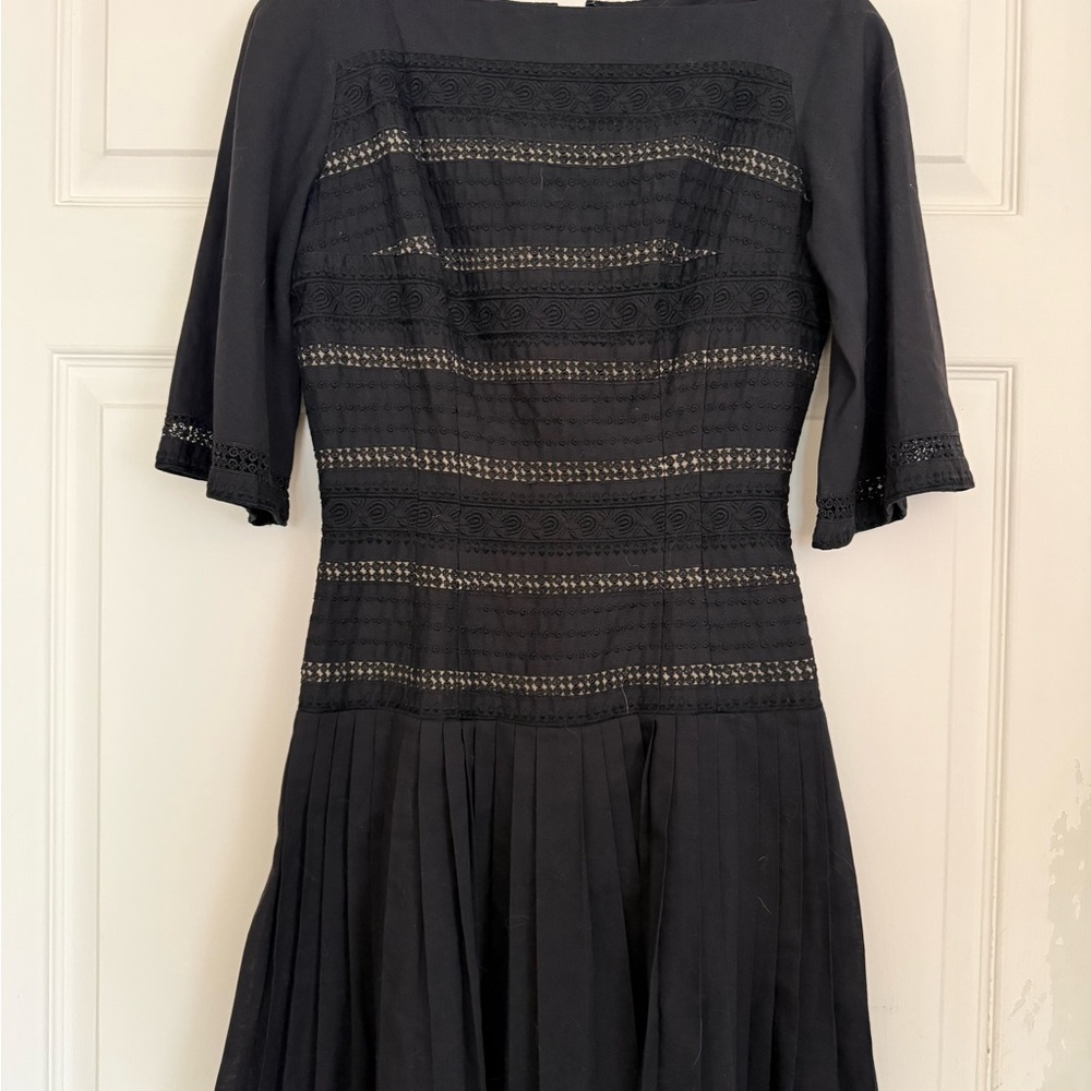 Chic Black Lace Midi Dress with Pleated Skirt